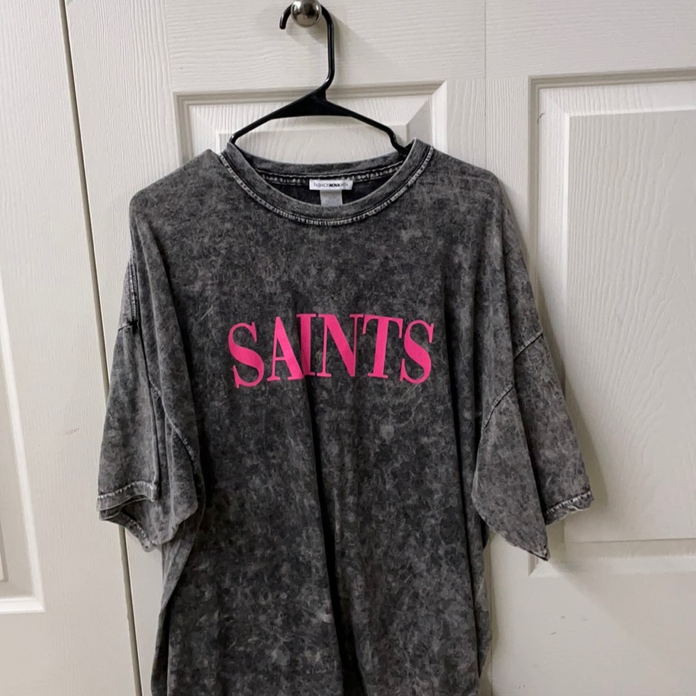 FashionNova “Saints” graphic tee